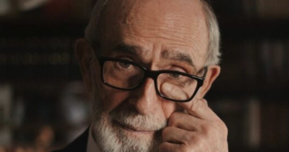 Vdes Rexhep Qosja, nipi i tij e jep lajmin: U varros në praninë e anëtarëve të familjes së ngushtë