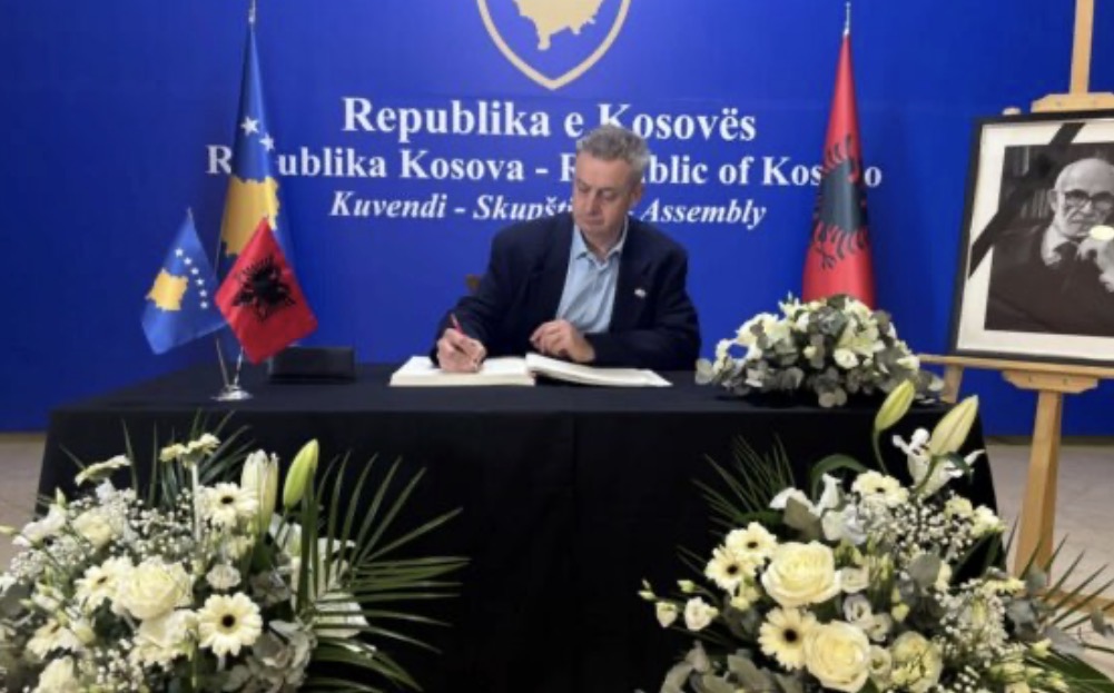 Ambasadori britanik: Rexhep Qosja, figurë e madhe e historisë dhe një shkrimtar i madh
