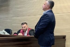 Përdhosi flamurin e Turqisë gjatë një iftari në Mitrovicë, 1 vit burgim me kusht dhe 4 mijë euro gjobë për Zeqirin