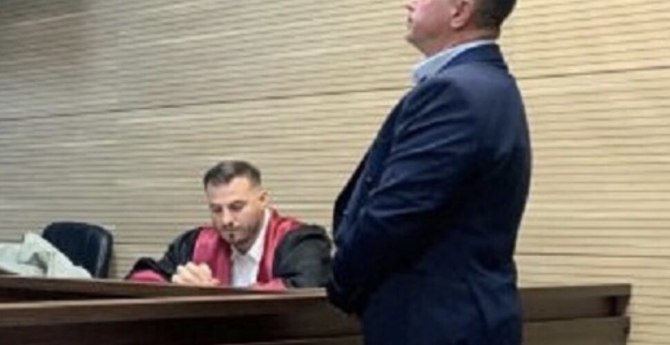 Përdhosi flamurin e Turqisë gjatë një iftari në Mitrovicë, 1 vit burgim me kusht dhe 4 mijë euro gjobë për Zeqirin