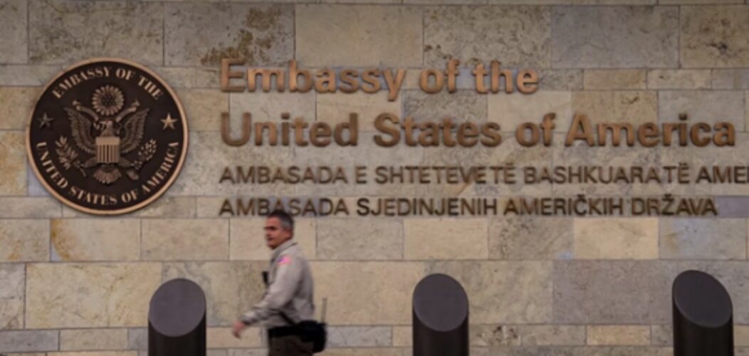 Ambasada e SHBA për “Xhandarmërinë”: Po i monitorojmë njoftimet, presim të jetë në përputhje me zotimet për paqe e siguri