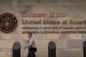 Ambasada e SHBA për “Xhandarmërinë”: Po i monitorojmë njoftimet, presim të jetë në përputhje me zotimet për paqe e siguri