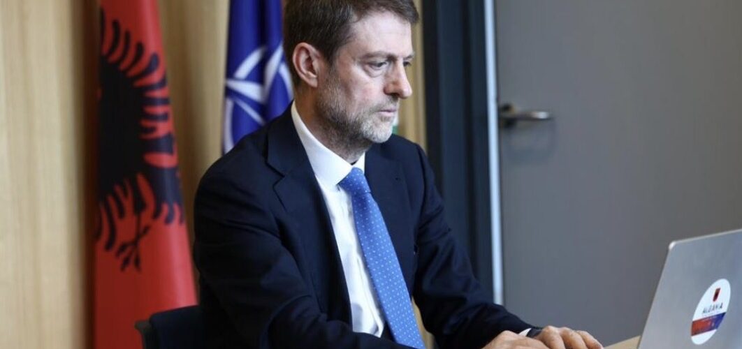 Ministri Hoxha vizitë zyrtare në Kosovë, takime me drejtues të lartë
