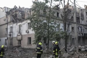 Sulmi masiv rus në Ukrainë gjatë natës, rëndohet bilanci i viktimave, të paktën 22 të vdekur dhe mbi 100 të plagosur