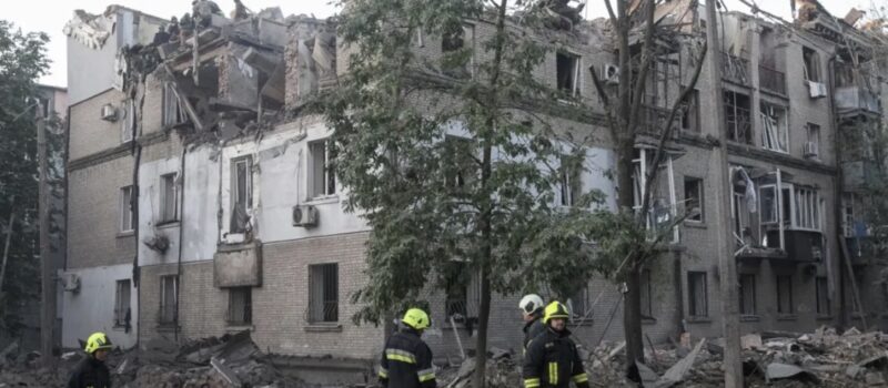 Sulmi masiv rus në Ukrainë gjatë natës, rëndohet bilanci i viktimave, të paktën 22 të vdekur dhe mbi 100 të plagosur