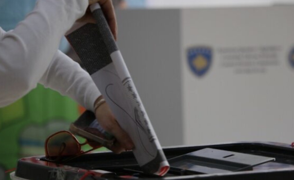 Thellohet abstenimi – rreth 10% më pak votues se në zgjedhjet e kaluara deri në orën 17:00