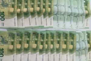 Dogana e Kosovës zbulon mbi 30 mijë euro të padeklaruara në Bërnjak, konfiskon një pjesë të shumës