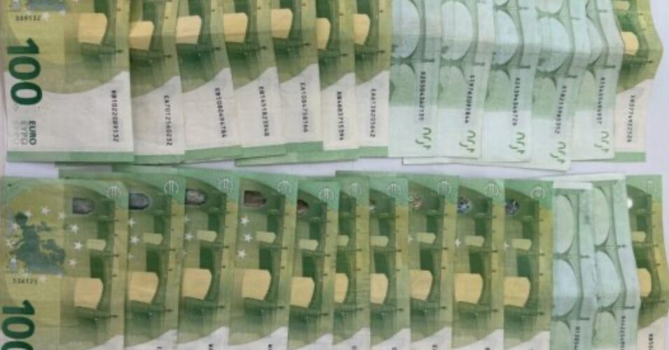 Dogana e Kosovës zbulon mbi 30 mijë euro të padeklaruara në Bërnjak, konfiskon një pjesë të shumës