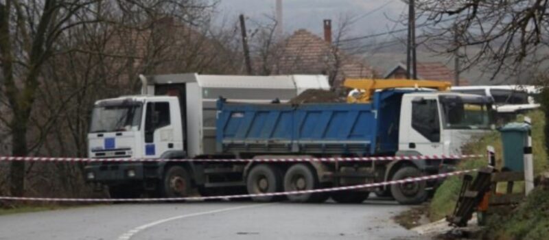 Aktakuzë ndaj 6 personave për barrikadat e 2022-ës në Veri, pezullohen hetimet për Radojçiqin shkaku i arratisë